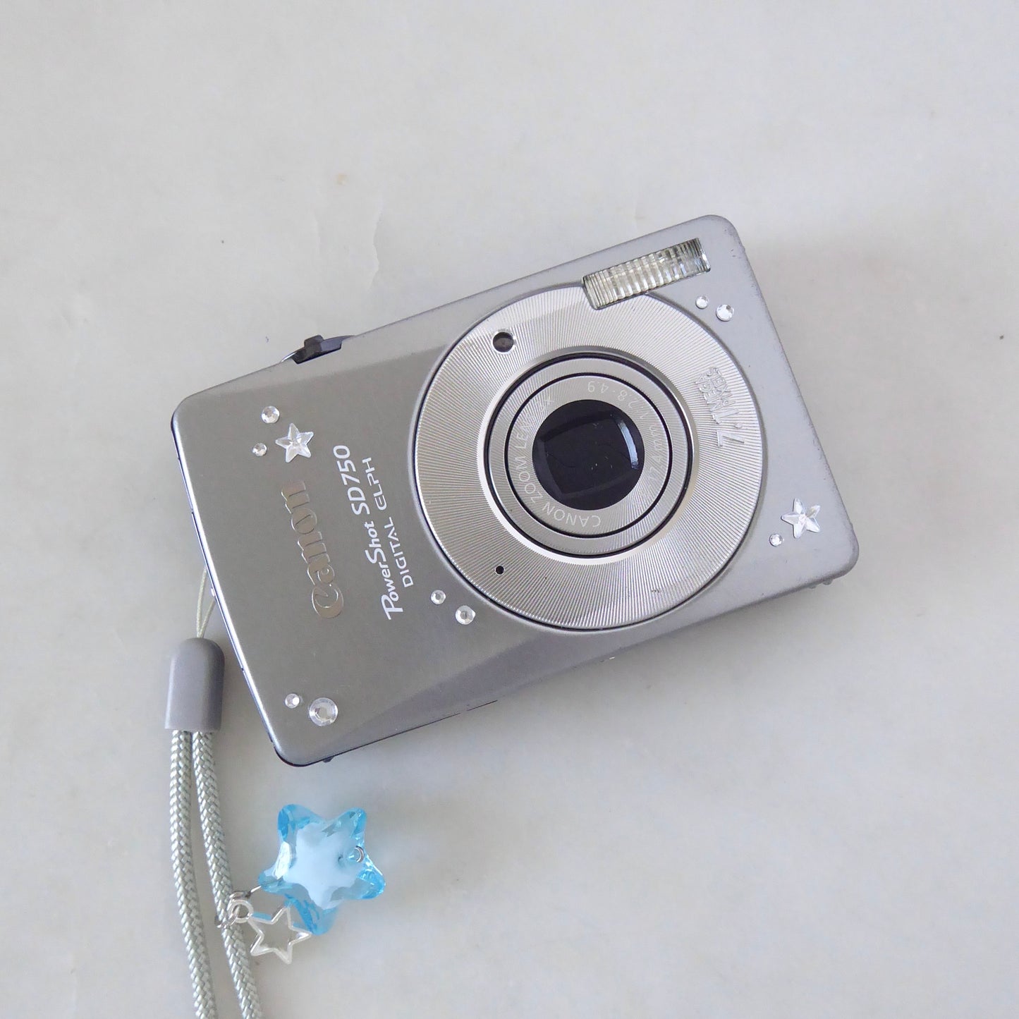 Canon PowerShot SD750 Digital Camera