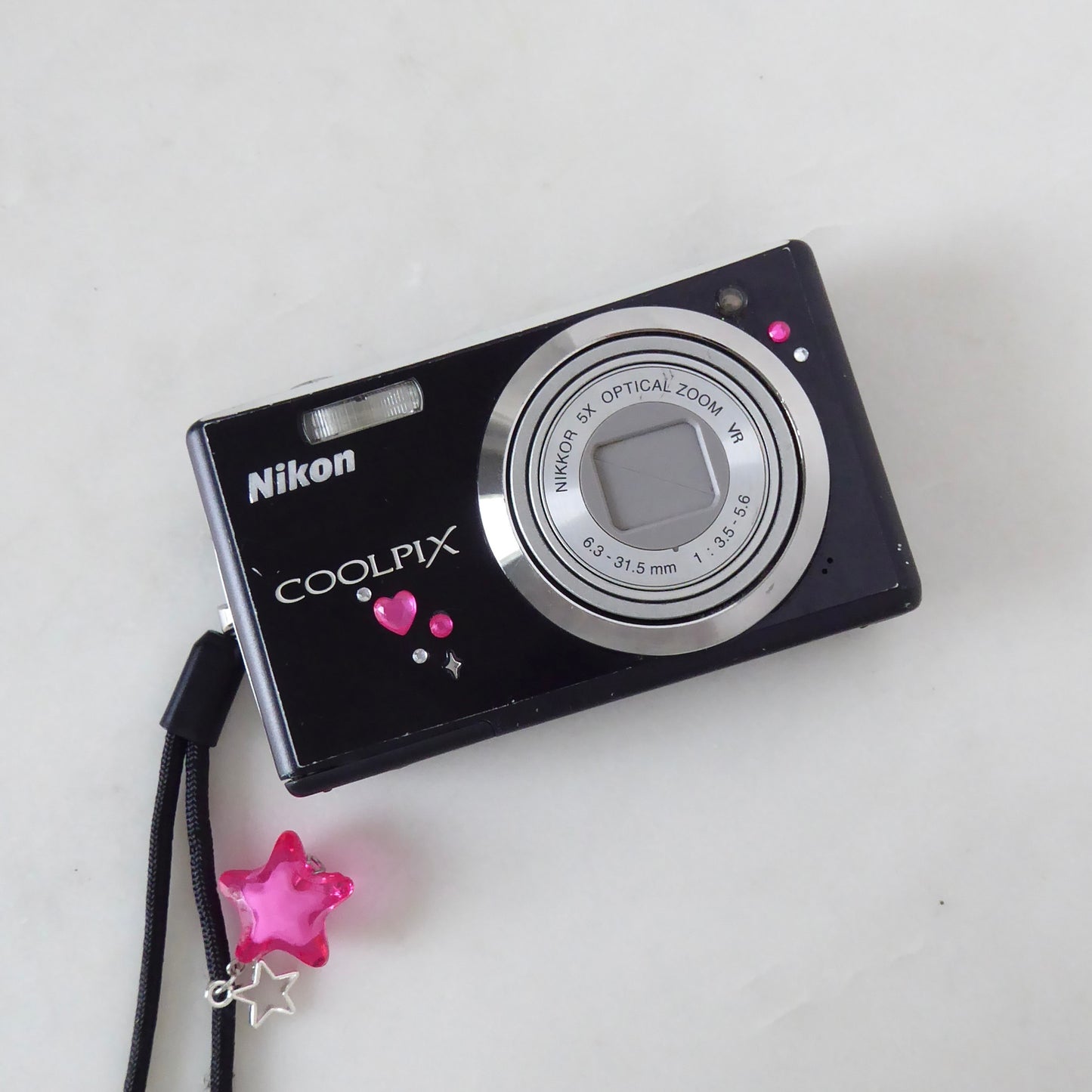Nikon Coolpix S560 Digital Camera