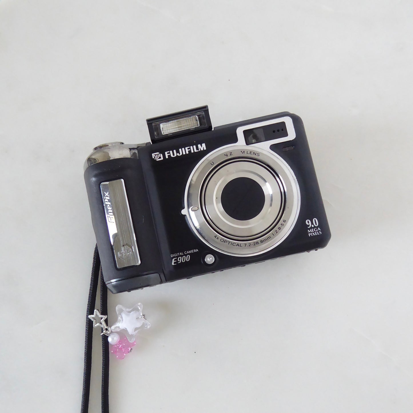 FujiFilm Finepix E900 Digital Camera