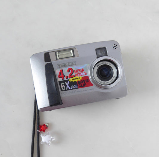 Toshiba PDR-M81 Digital Camera