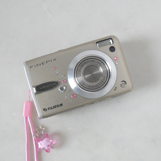 FujiFilm Finepix F30 Digital Camera