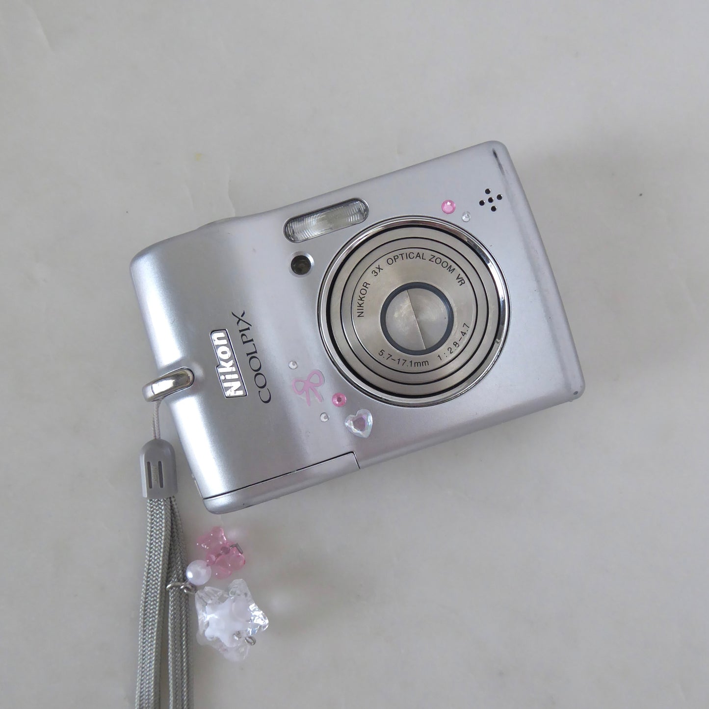 Nikon Coolpix L12 Digital Camera