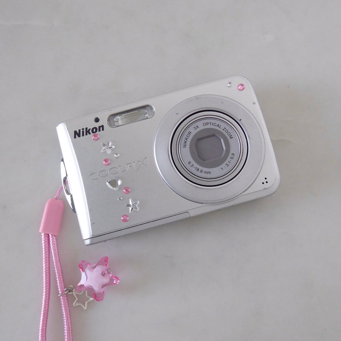 Nikon Coolpix S202 Digital Camera