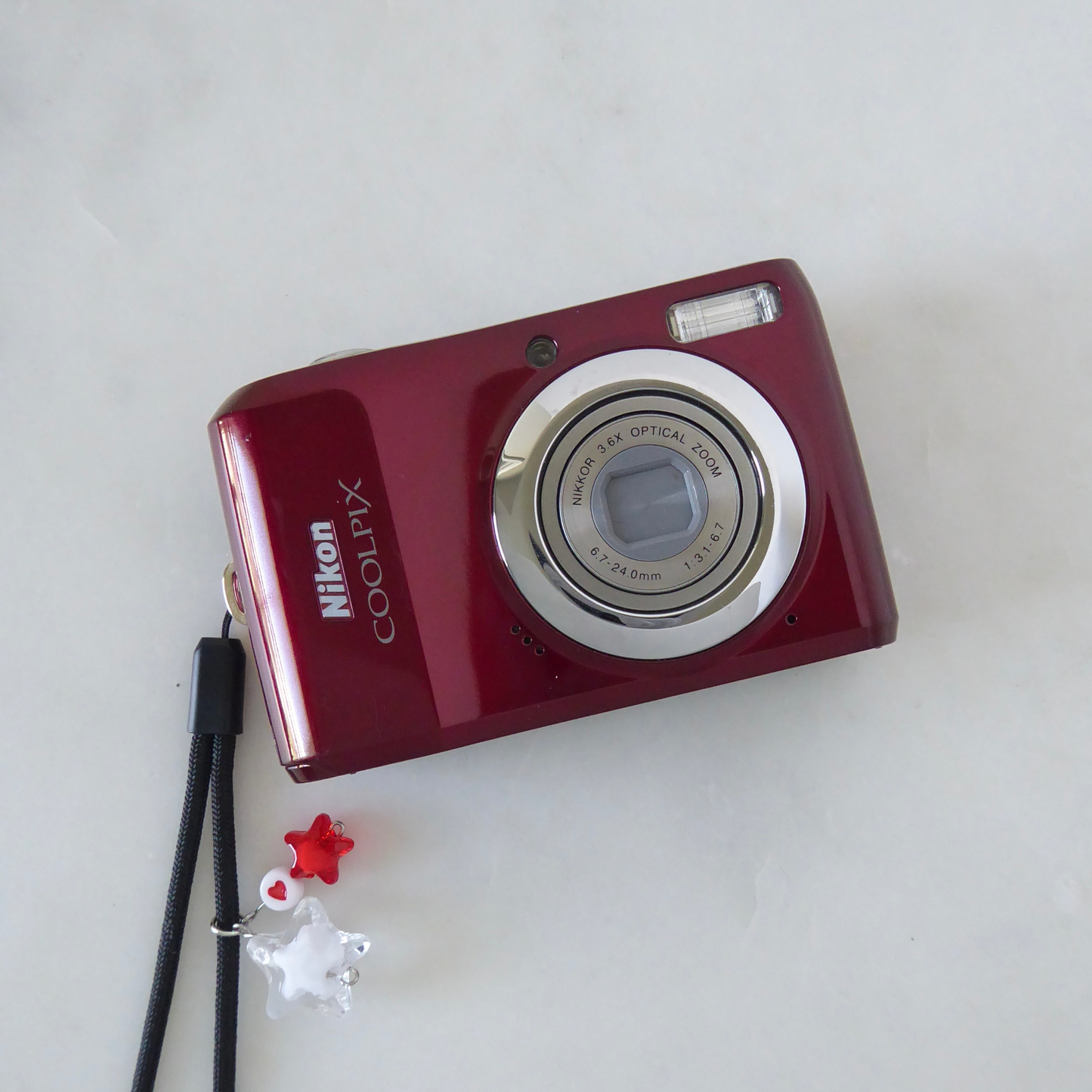 Nikon Coolpix L20 Digital Camera