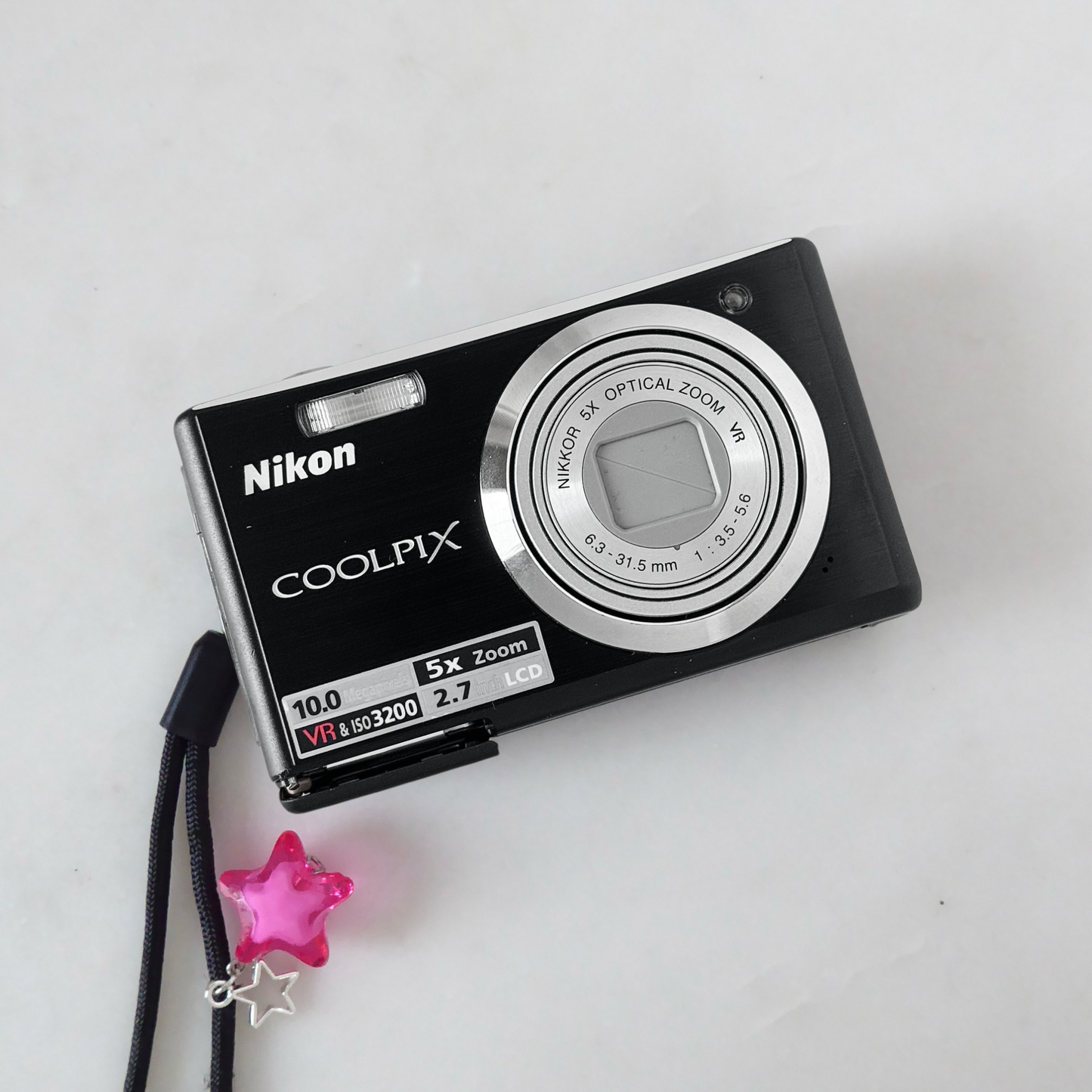 Nikon Coolpix S560 Digital Camera IN BOX