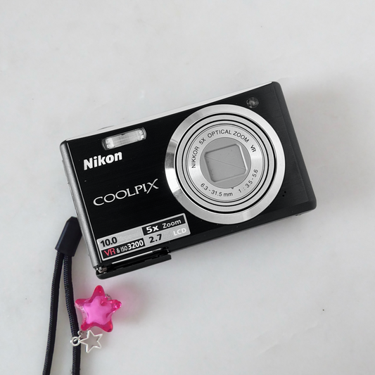 Nikon Coolpix S560 Digital Camera IN BOX