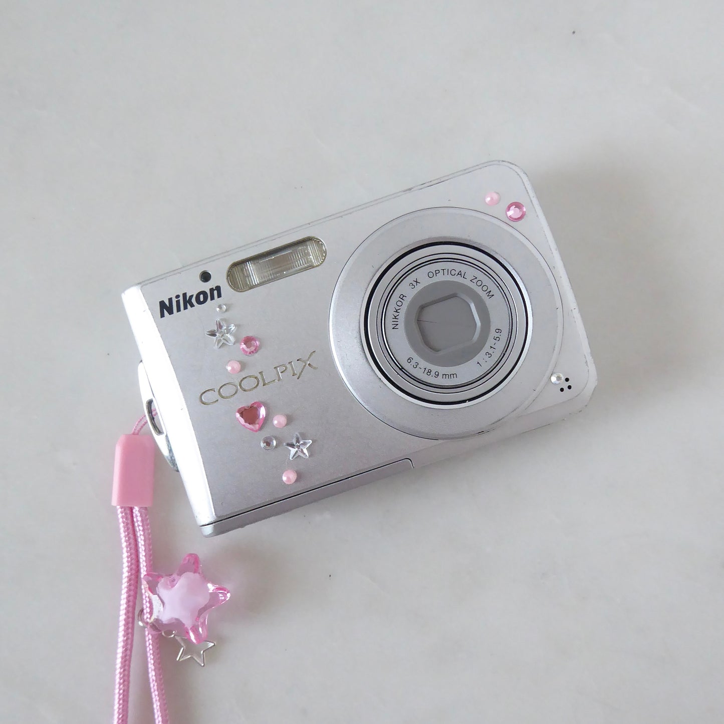 Nikon Coolpix S202 Digital Camera