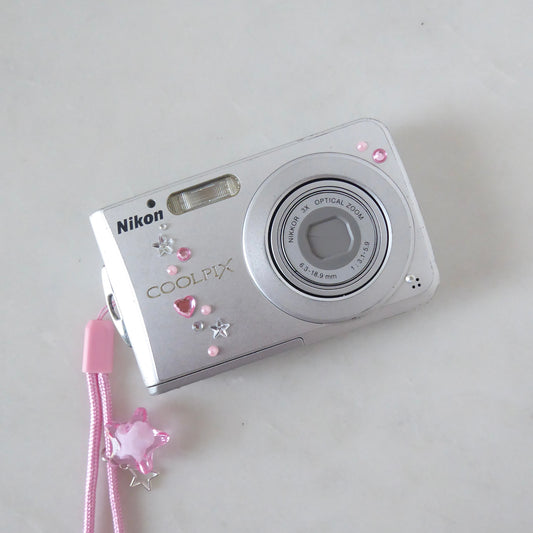 Nikon Coolpix S202 Digital Camera