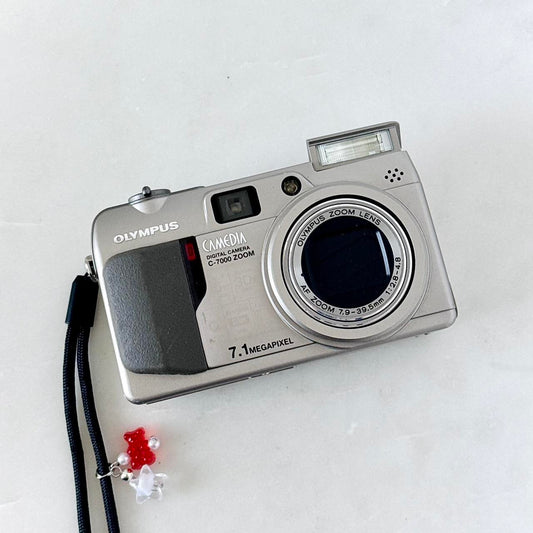 Olympus Camedia C-7000 Zoom Digital Camera