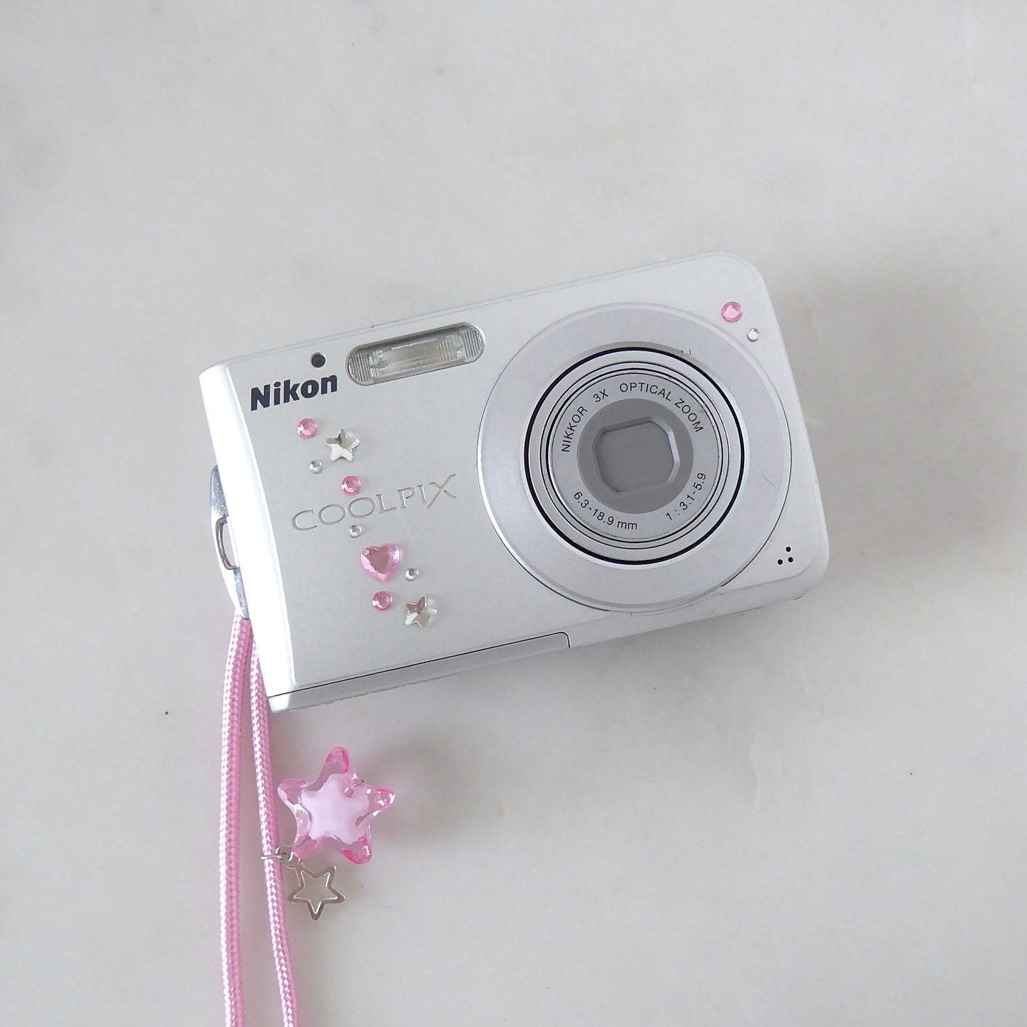 Nikon Coolpix S202 Digital Camera