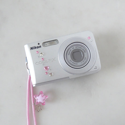 Nikon Coolpix S202 Digital Camera